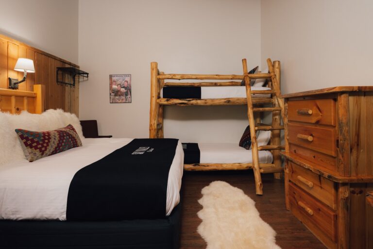 1. SVC_207KingAndBunkBeds