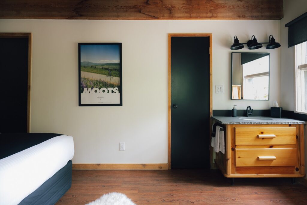 4. SVC_204SinkAndBathroom